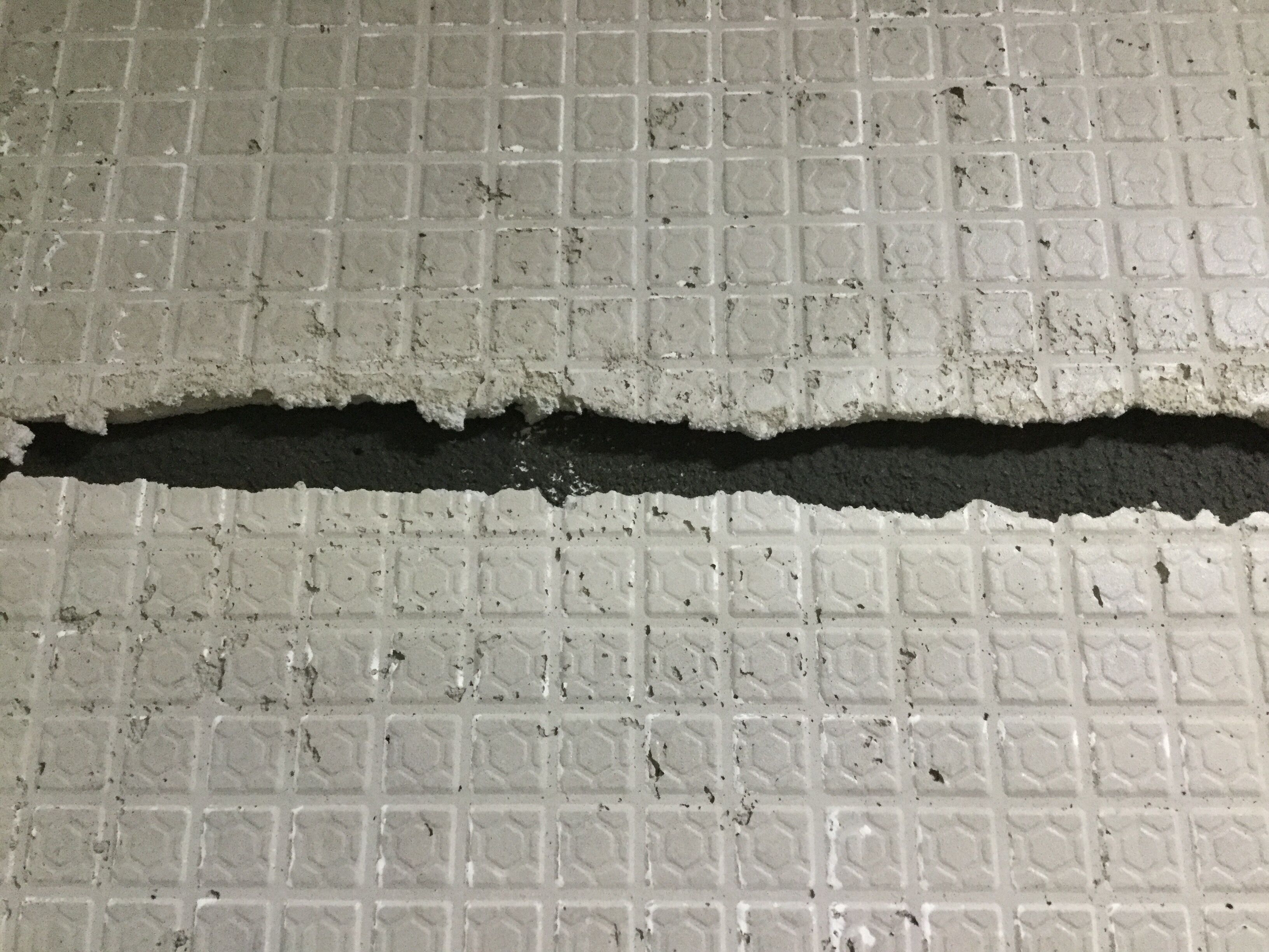 瓷磚修復.jpg 瓷磚修復.jpg
